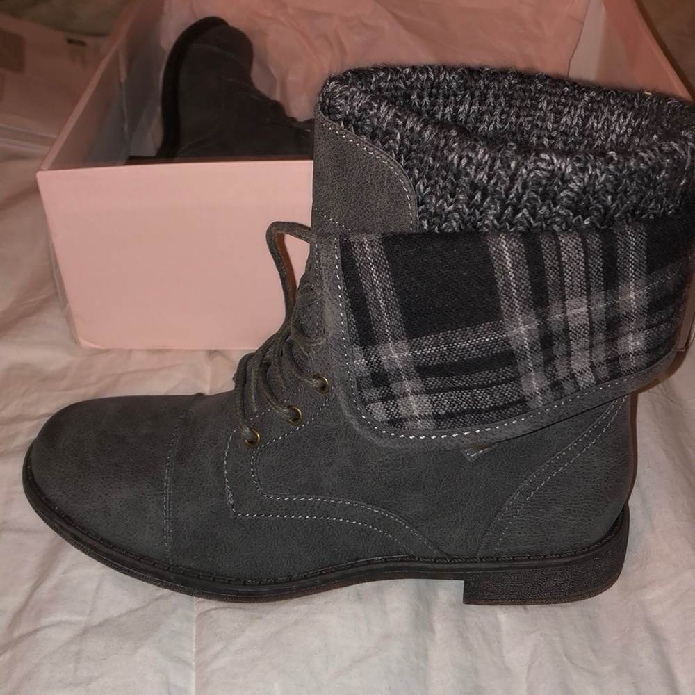 Fall boots - Picture 2 of 3